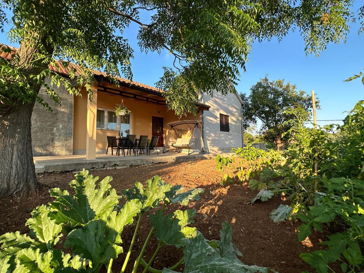 Relax And Unwind: Family-Friendly House Near Zadar In Zagrad Exterior foto