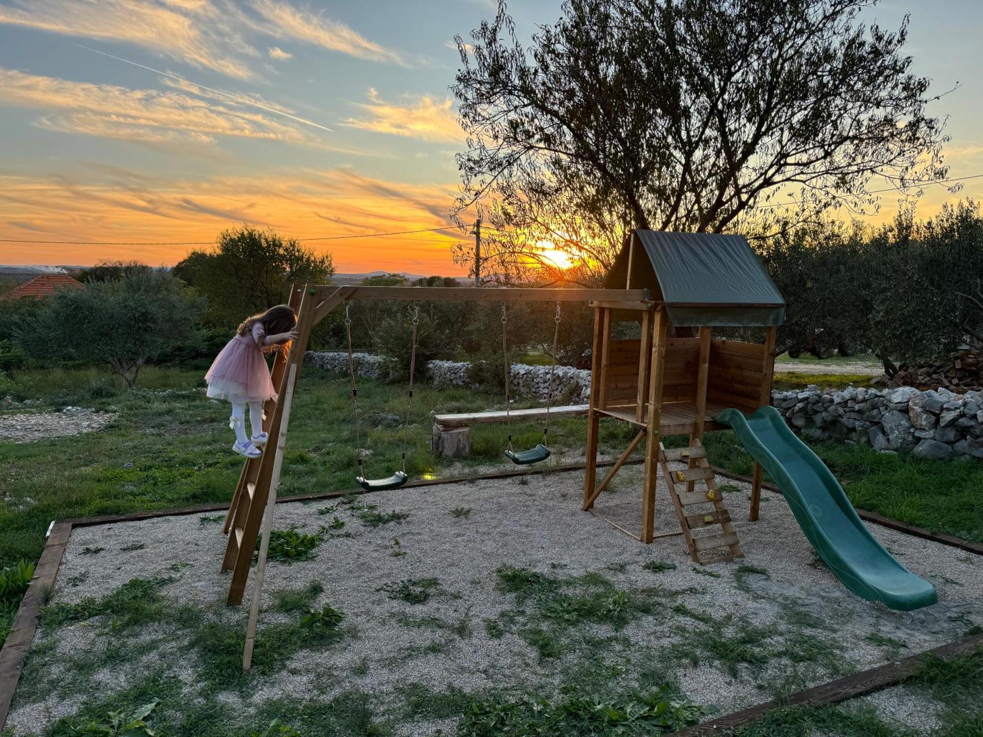 Relax And Unwind: Family-Friendly House Near Zadar In Zagrad Exterior foto
