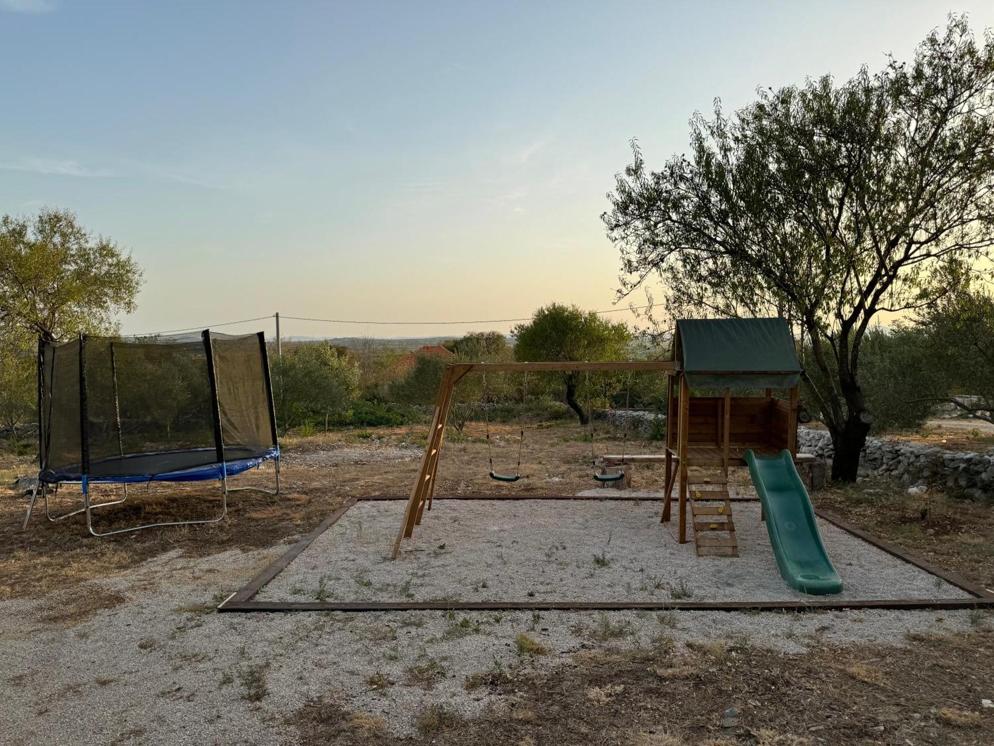 Relax And Unwind: Family-Friendly House Near Zadar In Zagrad Exterior foto
